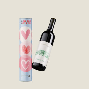 מארז מתנה לאוהבים יין לבן במארז מיוחד,  All You Need is Love & Wine